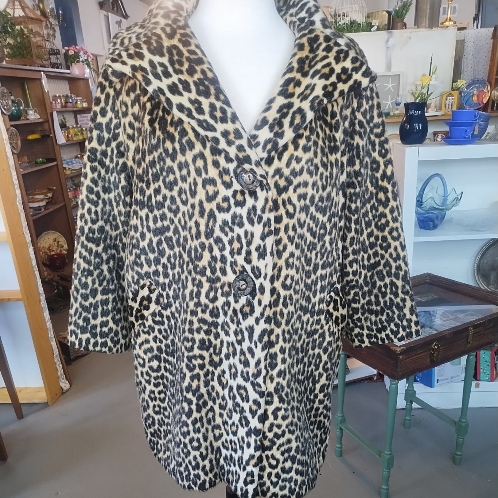 Vtg. 1960&rsquo;s Leopard Faux Fur Swing Coat ML Length 32&Prime;