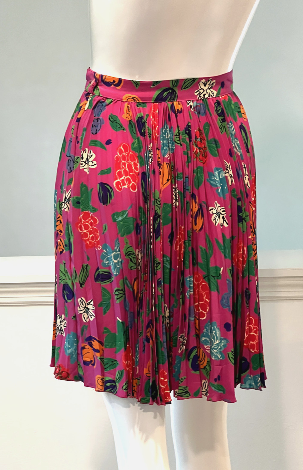 VINTAGE Emanuel Ungaro Parallele Paris Silk Pleated Skirt, Size 6, Made in Italy