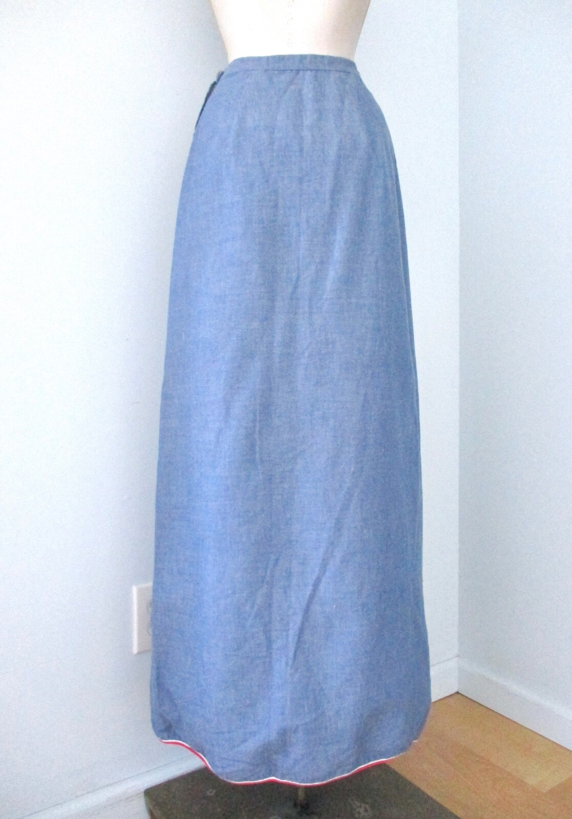 Vtg 60s 70s Mod Blue Chambray Denim Maxi Skirt Red White Bullseye Buttons 25 in.