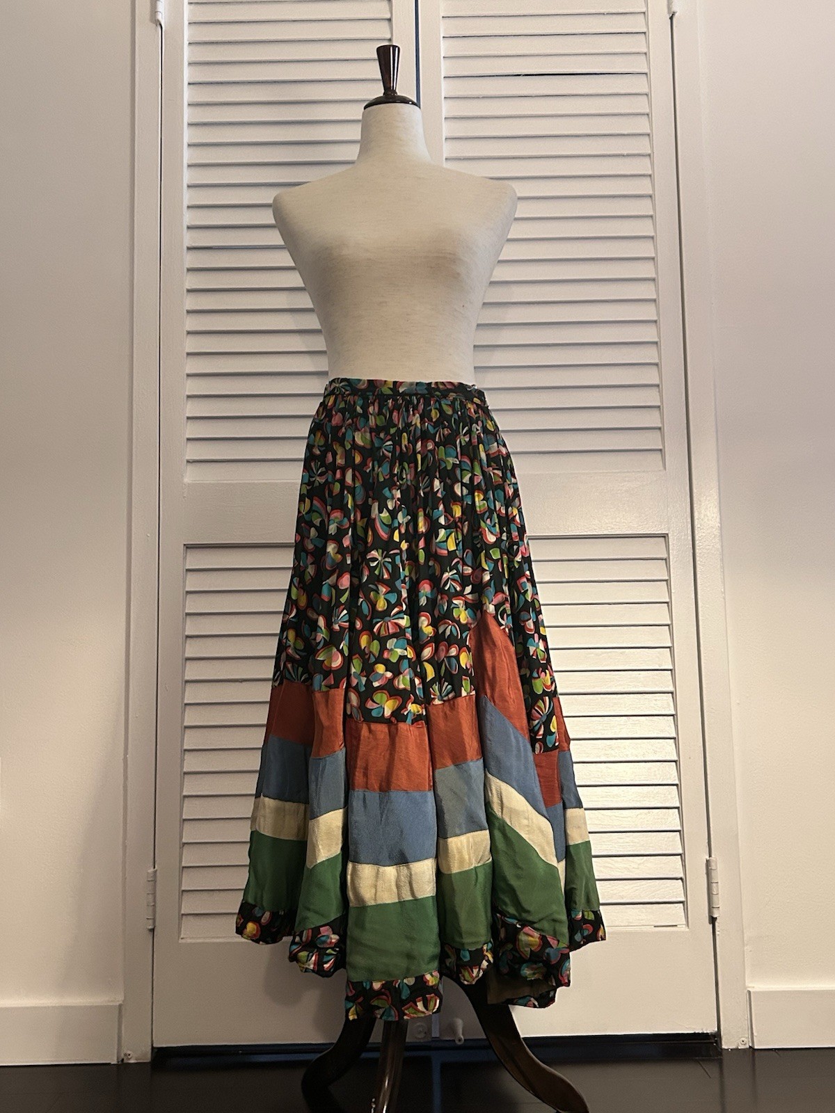 1940s Full Circle Silk Taffeta Skirt 27&Prime; Waist