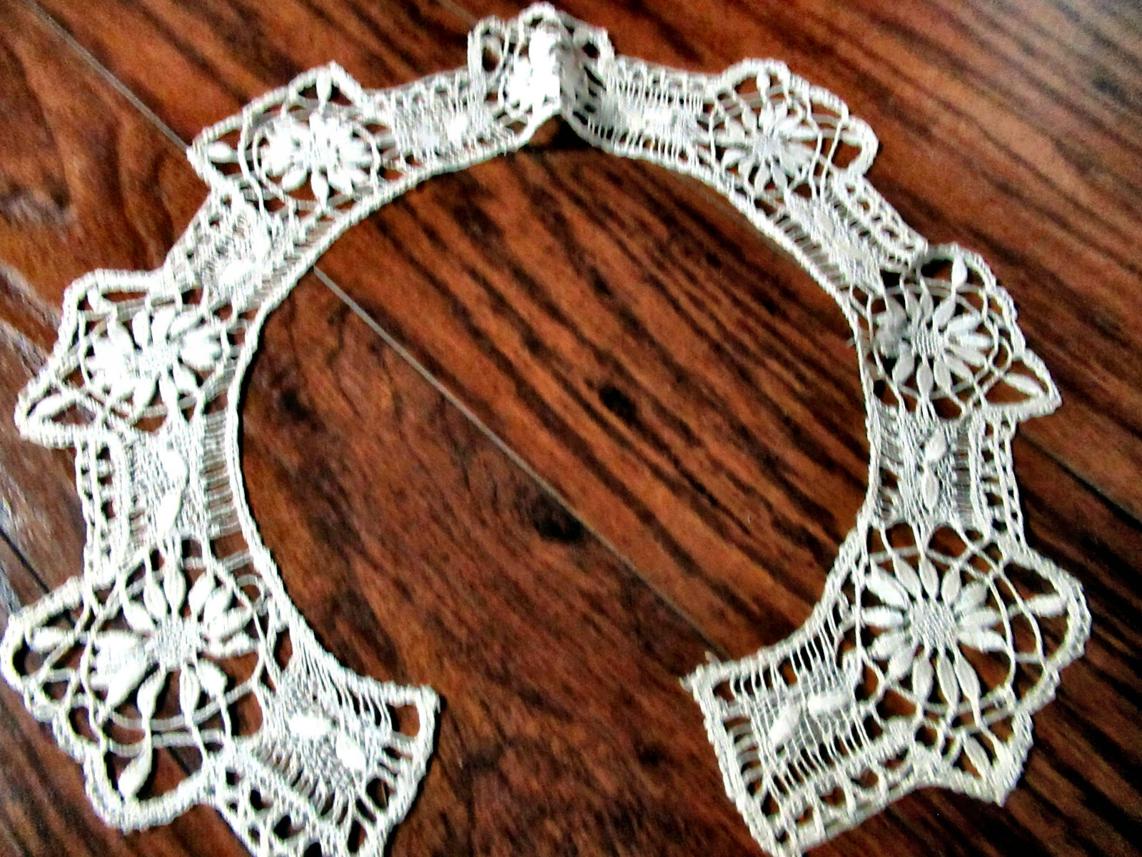 Vtg Lady&rsquo;s Dress Collar Ivory Handmade Cluny Lace 3-D Appliqued Vines