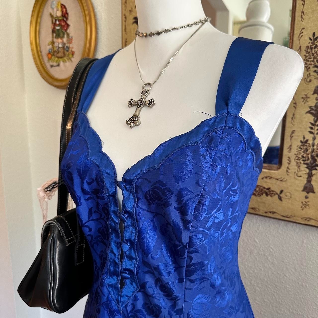 Beautiful vintage-inspired Ann Taylor dress featuring a rich royal blue floral