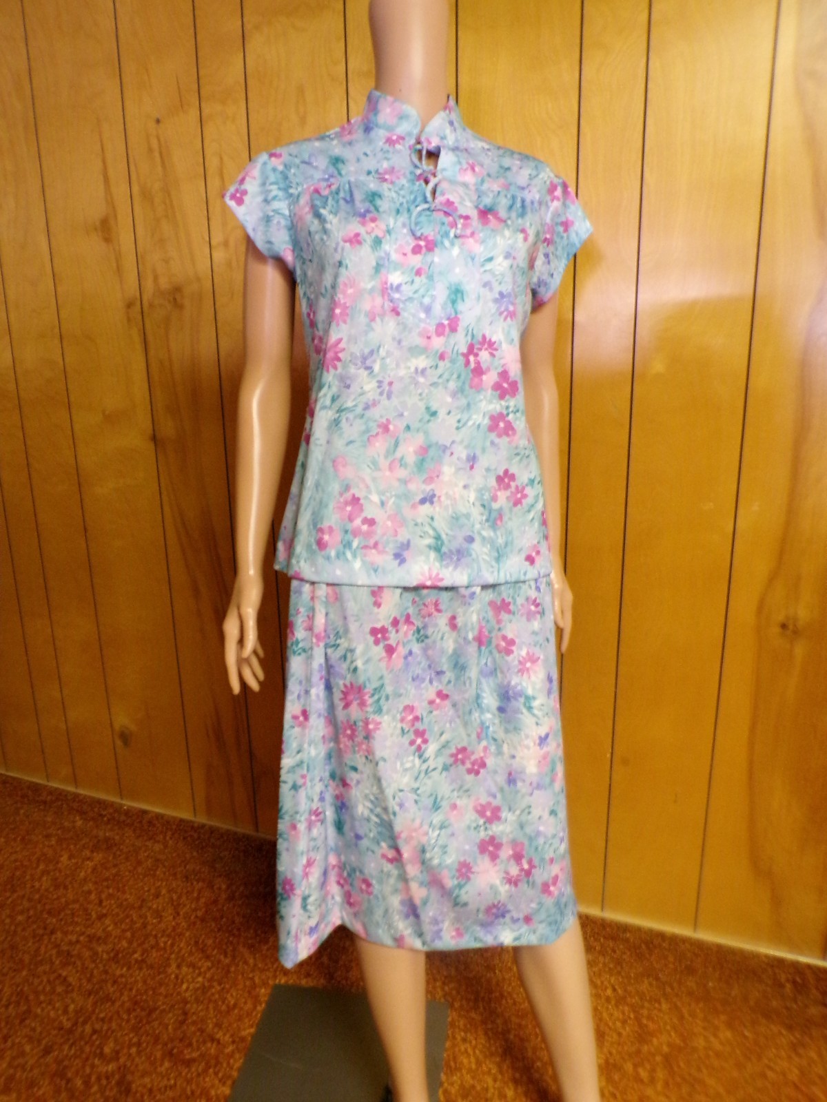 Vintage Blue Poly Floral Skirt & Blouse Waist 26-40&Prime;