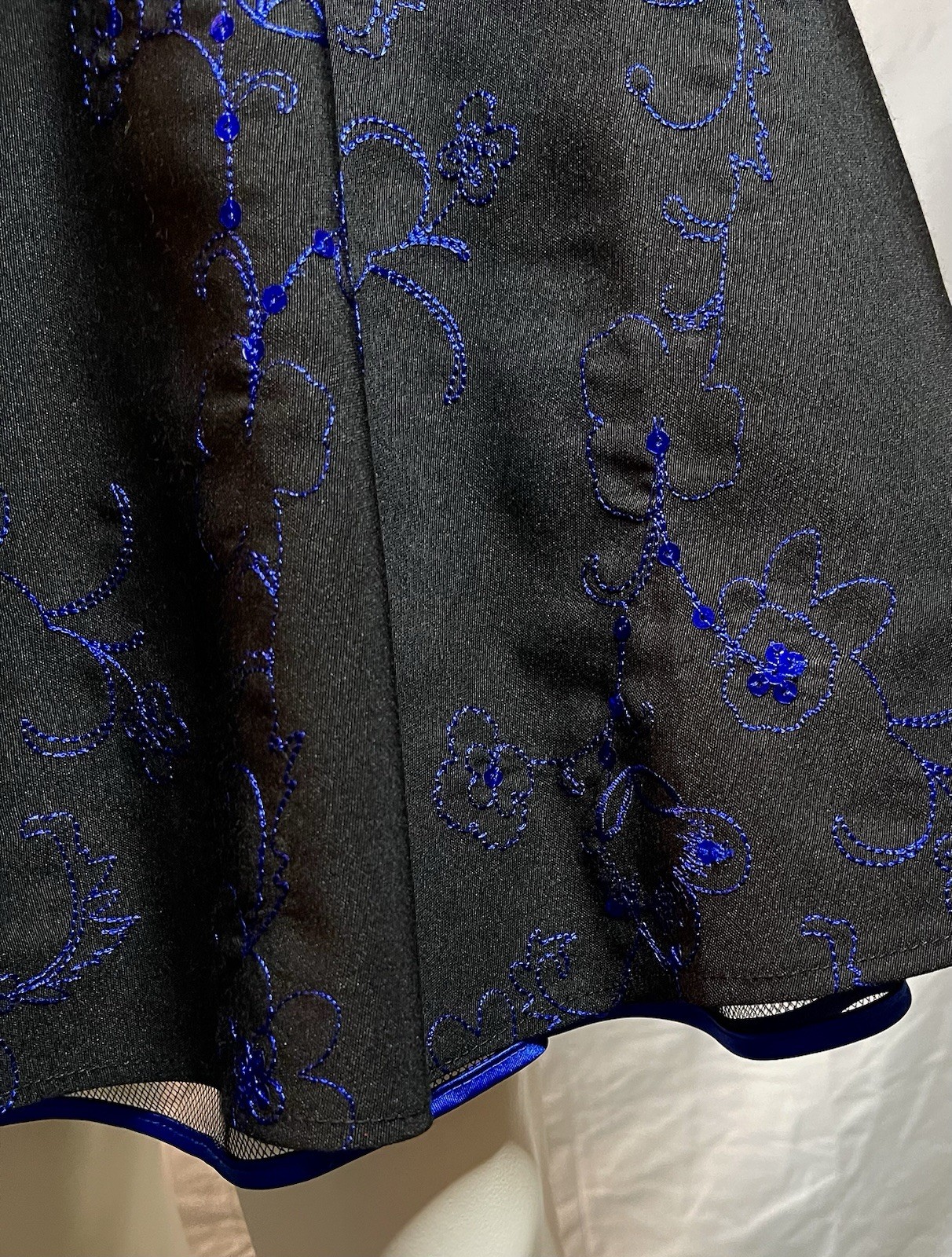 Black Formal Dress Embroidery & Sequin Pattern W/Tulle Slip SIZE M