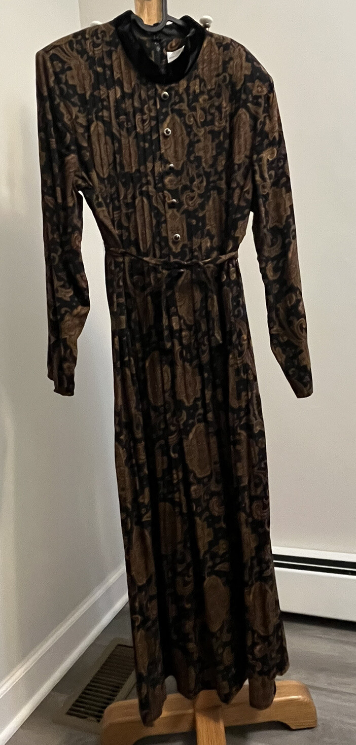 TR Bentley Vintage Dress Black And Gold Paisley Belted Good Condition Smoke Free
