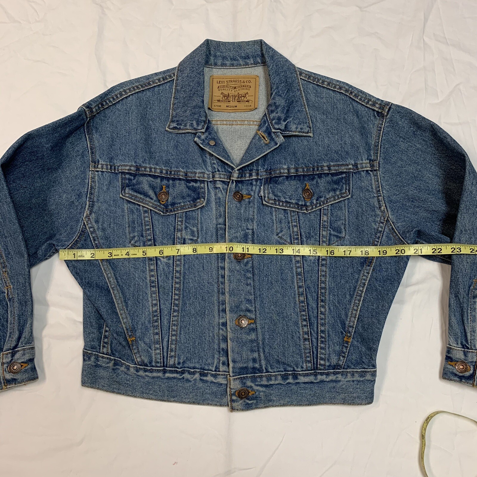 Womens Vintage Levis Denim Jacket Medium 12/14 57598 Embroidered Fish Patch Bass