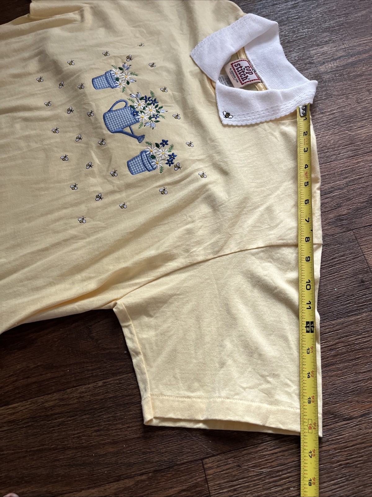Vintage Cottagecore teacher Yellow Collared T-Shirt Embroidered Bees Made USA XL