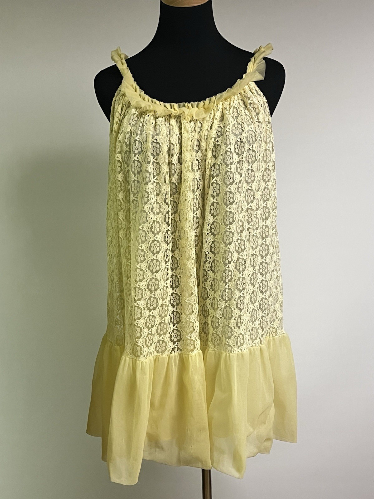 Vintage 1960s Dorothy Perkins Yellow Baby Doll Nightie Size Medium