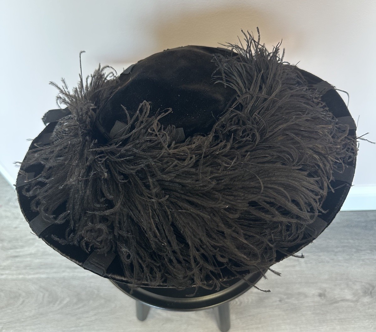 Antique Ostrich Feather Edwardian Ladies Hat 1900s W/Case Velvet Ribbon Plume