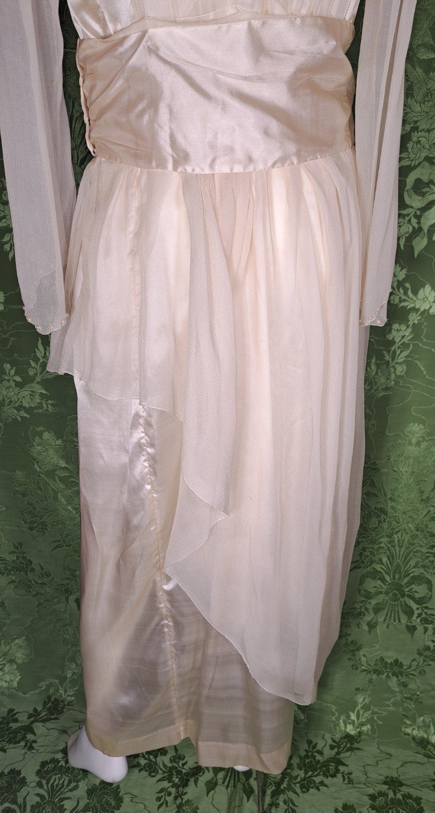 LATE EDWARDIAN CHIFFON AND SILK WEDDING GOWN WITH TRAIN, PEARLS