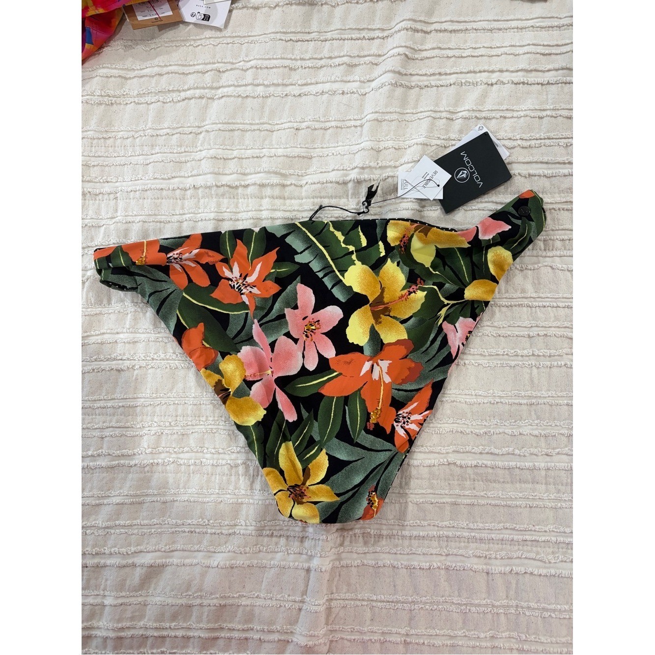 NWT Volcom Reversible Floral & Polka Dot Bikini Bottoms – Black/Multicolor