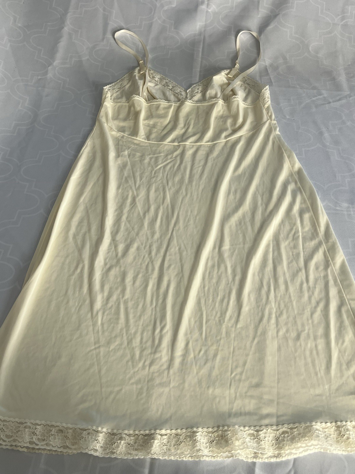 Vanity Fair Nylon Rosette Lace 24” Full Slip Size 40 Everyday Layers #10-103