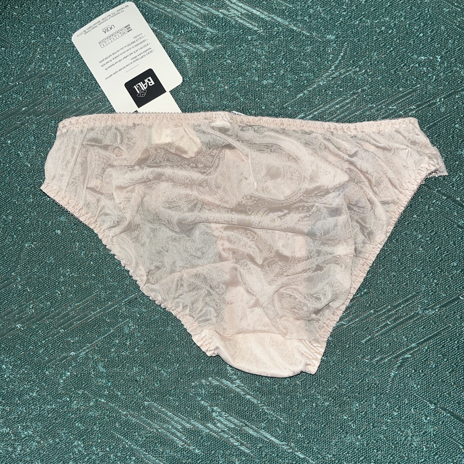NWT VTG Bali Panties Sz 6 Pretty Everyday Second Skin Chantilly Lace Nude Bikini