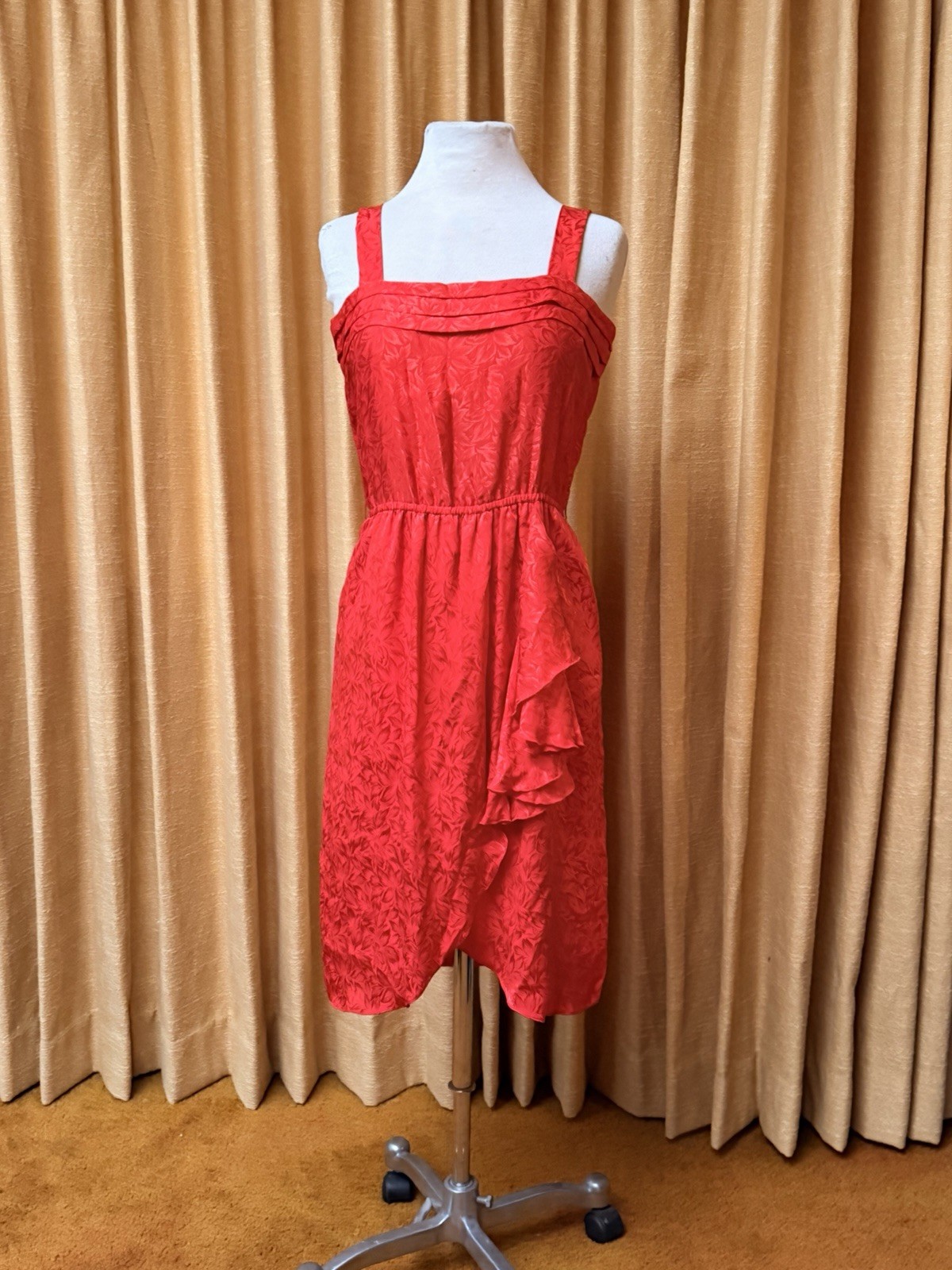 Vintage 1970s Mansdar Brand Red Satin Pointsetta Tank Dress Knee Length Size S