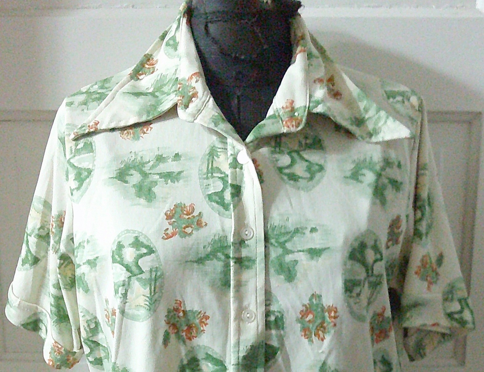 60&rsquo;s SS Silky Button Up Green Abstract Top Shirt Blouse M LAST TIME