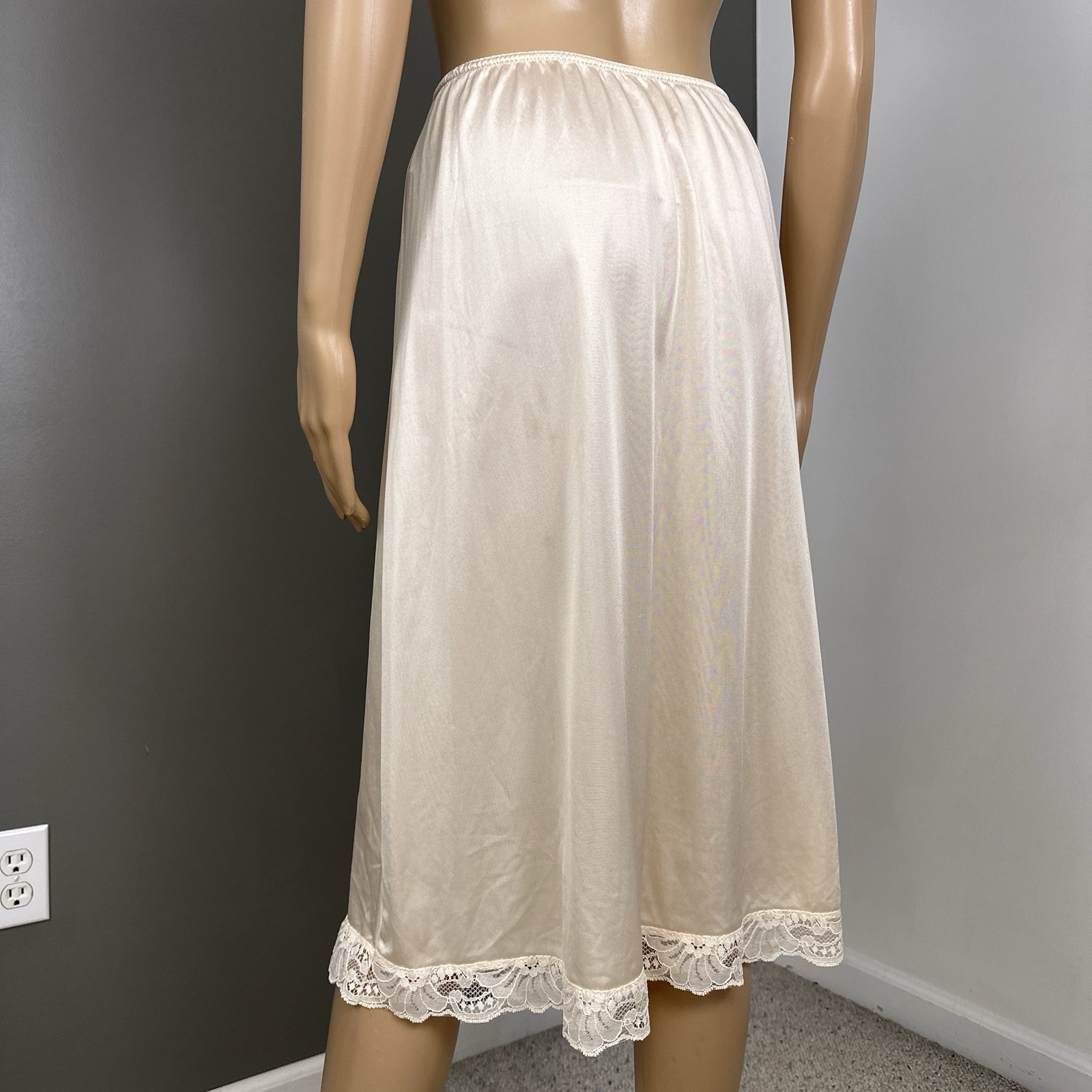 Vintage Maidenform Wise Buys Half Slip Midi Medium Peachy Beige ILGWU USA 81413