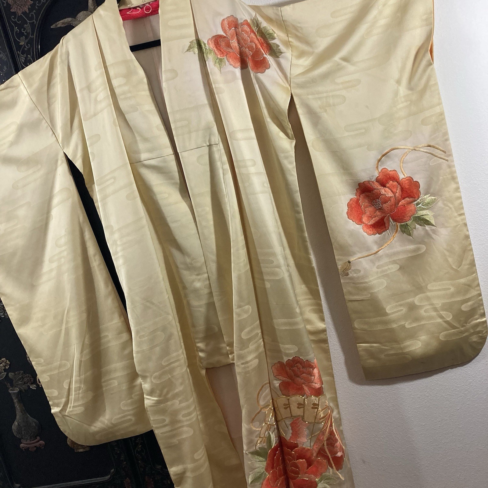 Vintage Embroidered Silk Kimono Robe