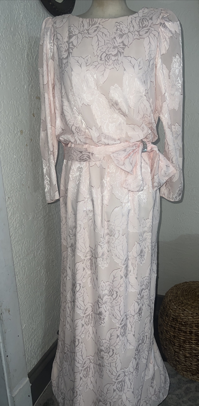 VTG DYNSTY STYLE PINK  FLORAL MAXI DRAPE BACK 8 Tall