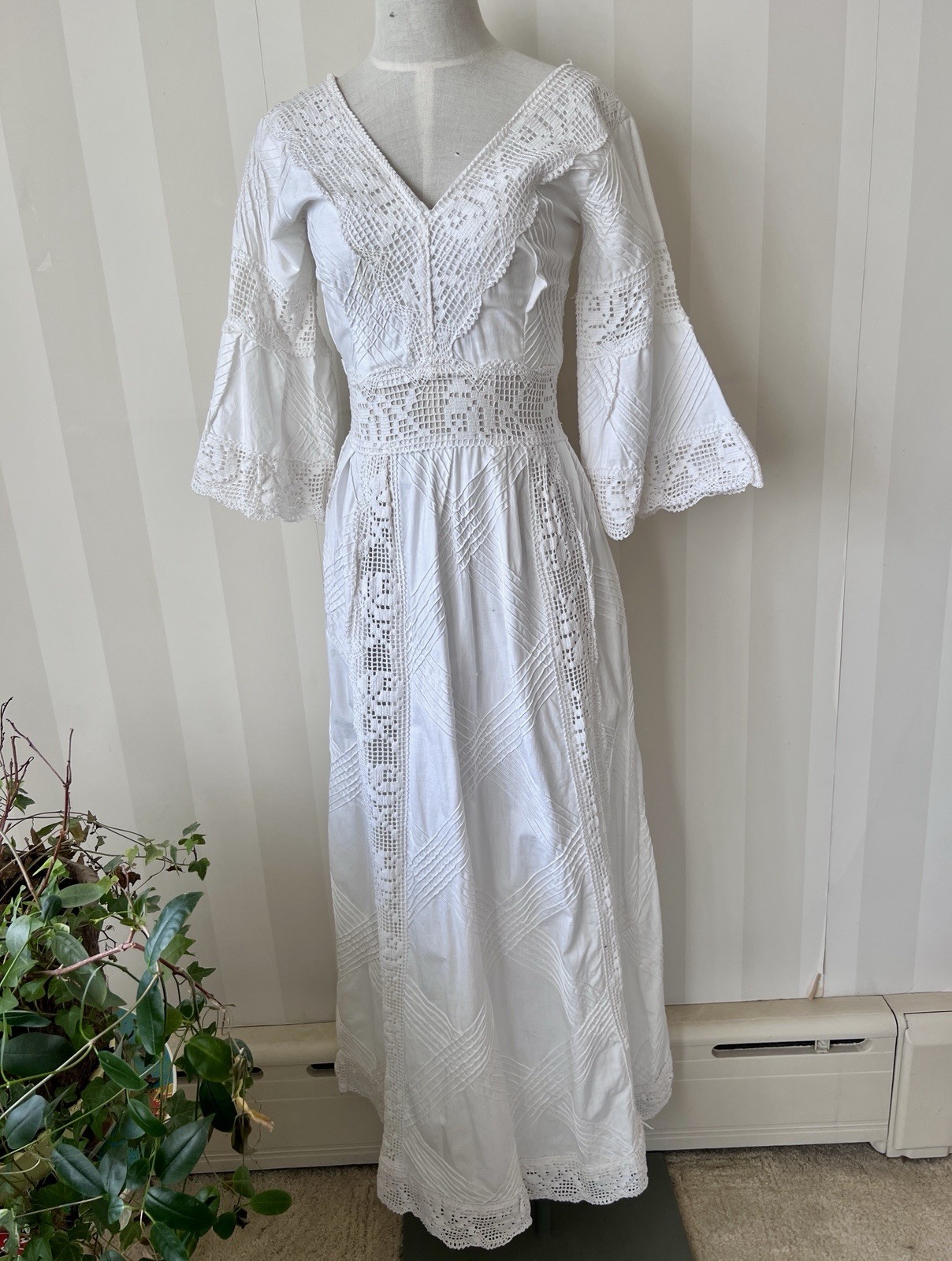 Vintage 1940’s Crochet Dress Angel Sleeves Beautiful Condition Size XS/S