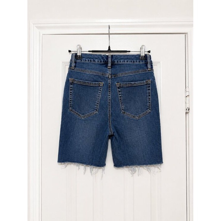 Good American Good 90s Bermuda Denim Shorts Raw Hem Blue Wash High Rise Size 4