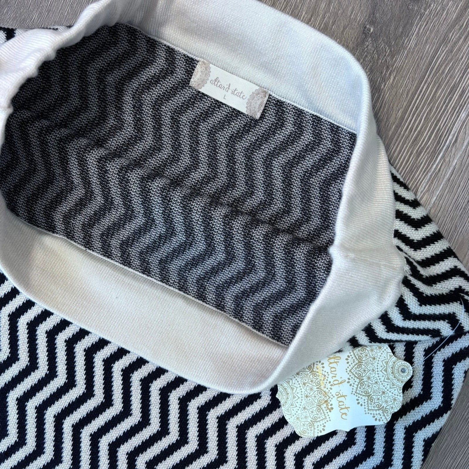 Altar&rsquo;d State, Chevron Knit Skirt Black Ivory