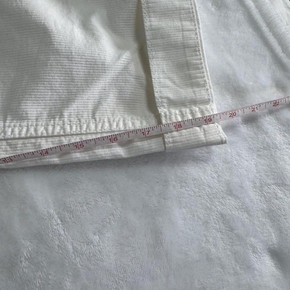 Rock Revival white embroidered graphic cargo capris y2k vintage grunge skater