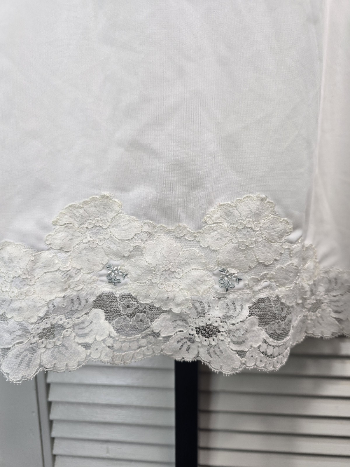 Vintage Shadow Line Lace Slip Medium Tall Ivory Rose Sexy Classic Comfort READ