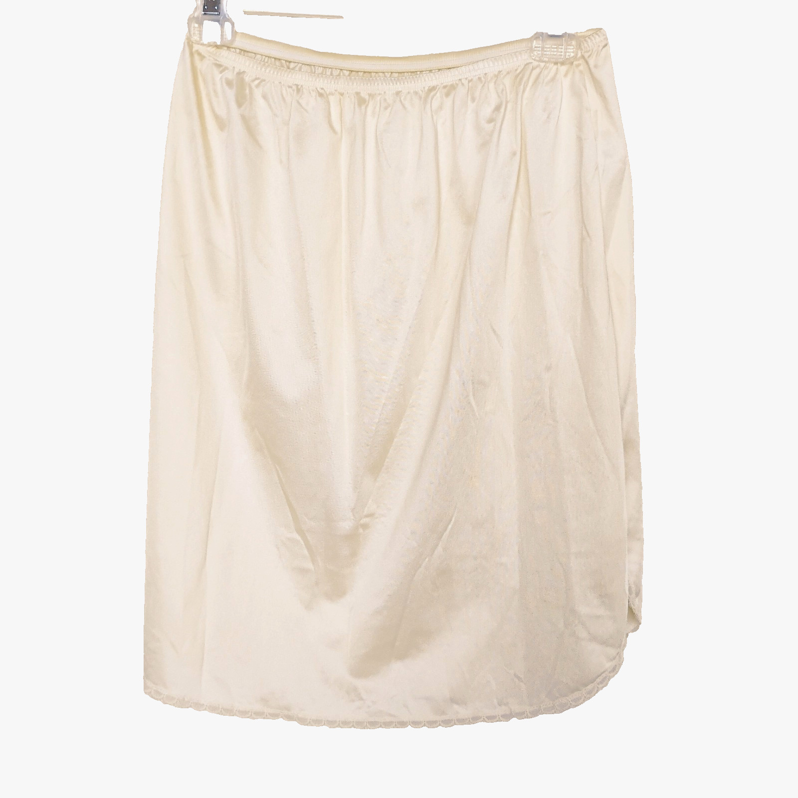 Vanity Fair Half Slip Cream Nylon 26&Prime; x 20&Prime; Side Slit 8&Prime; #11-760 ~ Size M