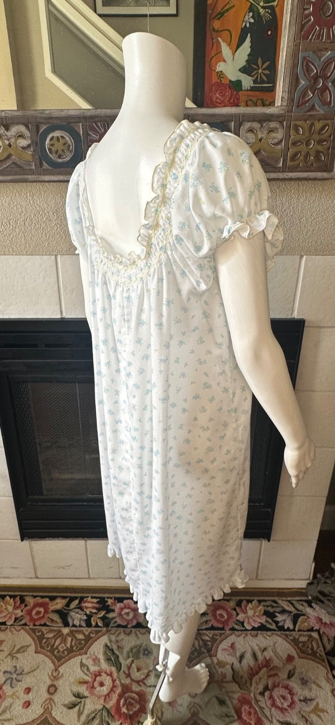 Miss Elaine Union Made Nightie VTG small Armpit To Armpit 21.5” Length 38.5”