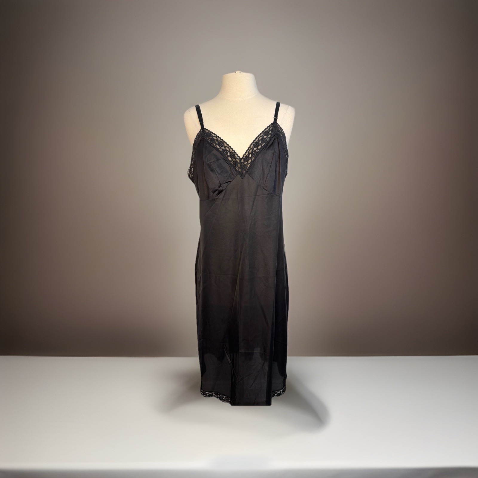 Vanity Fair Sz 40 Full Slip Dress Nylon Lace Black 26&Prime; / 46 Style 10-103 Vintage