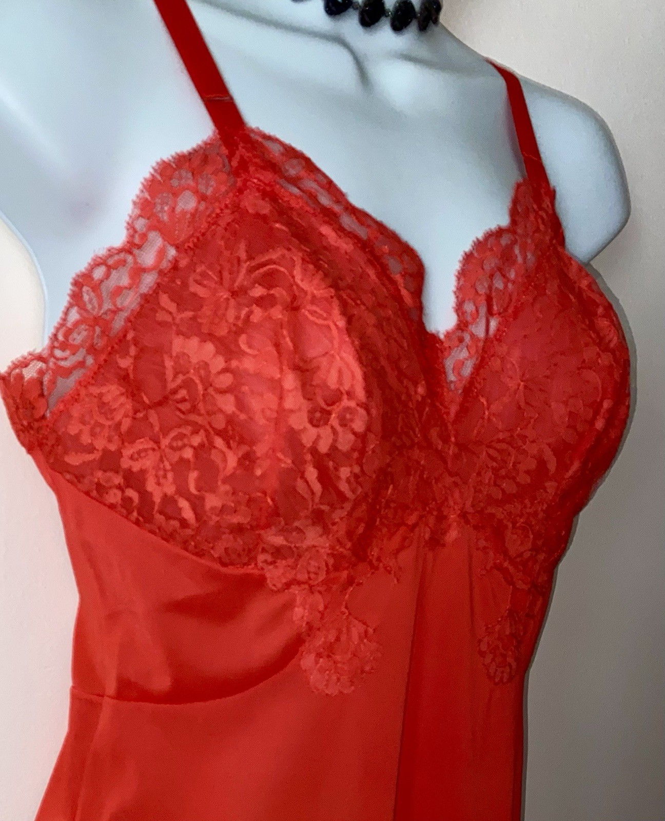 Vtg Gossard Artemis Full Slip Size 32 Soft Red Nylon Beautiful Lace Small XSmall