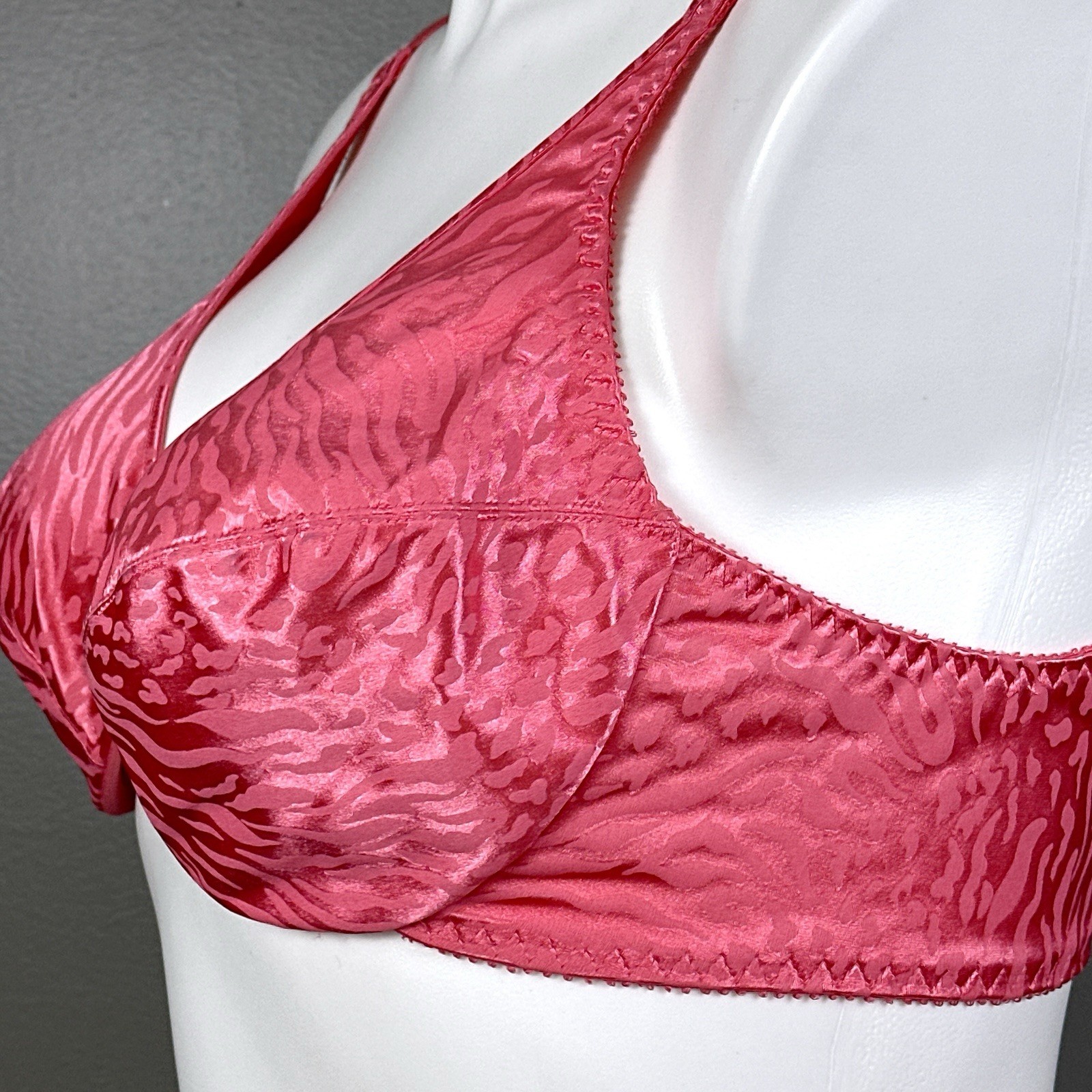 Vintage Vassarette 42C Satin Animal Print Bra Pink Second Skin Full Figure 75821
