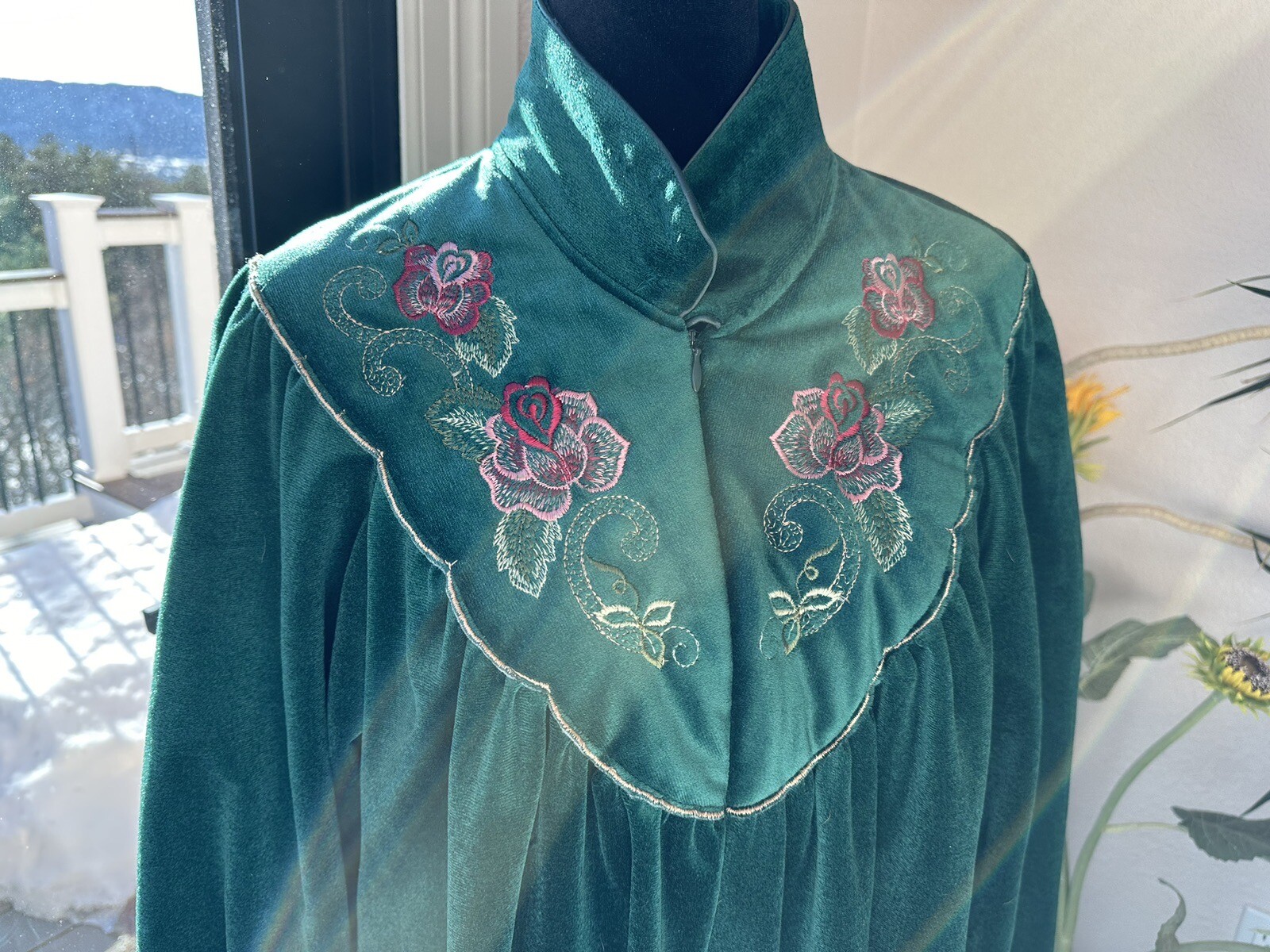 EUC Vtg Gilligan O’Malley Green Velour Made USA M 12-14 Embroidered Floral Zip