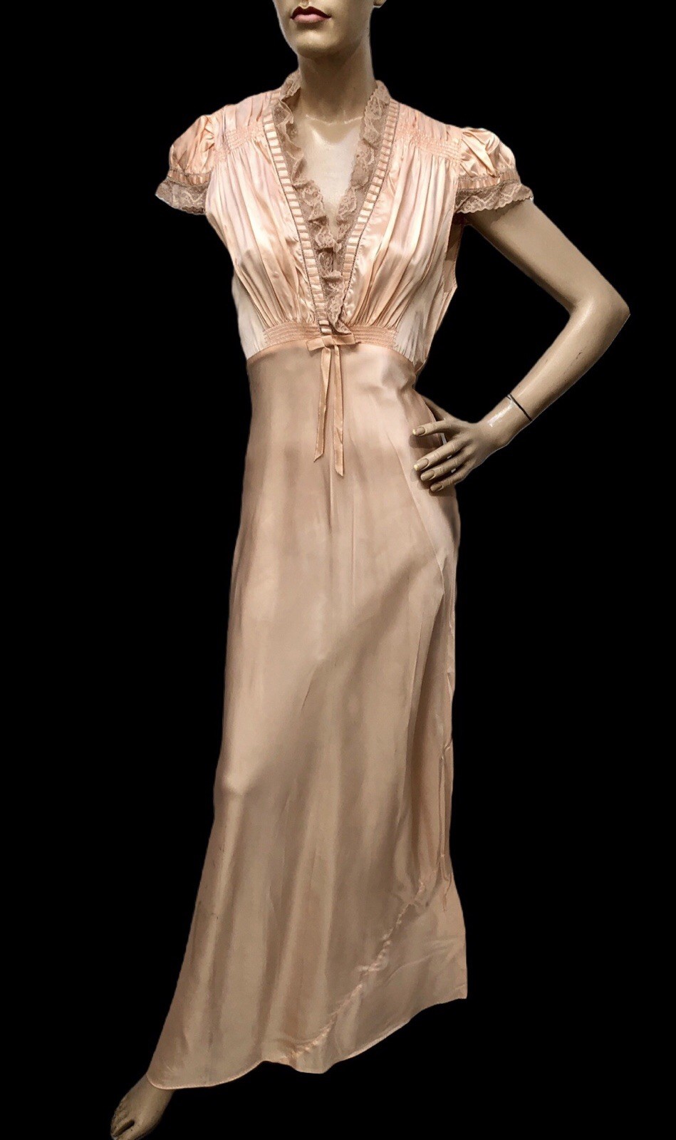 VTG 1940s War Bride DEADSTOCK Peach RAYON & Lace Ruched Cap Sleeve BIAS CUT GOWN