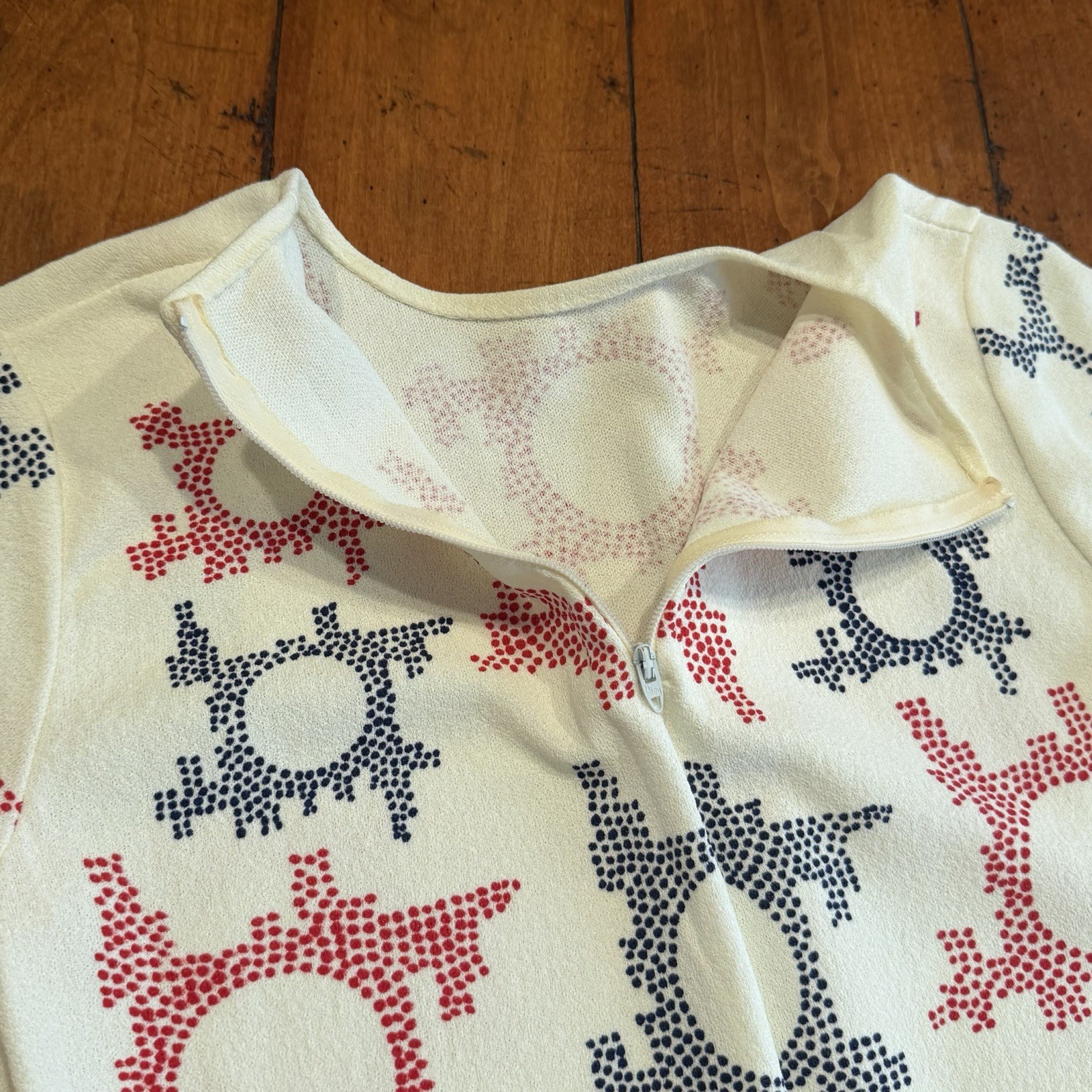 Vintage 1970’s Top Women’s White Novelty Print Pointillism Everyday Hippy Party