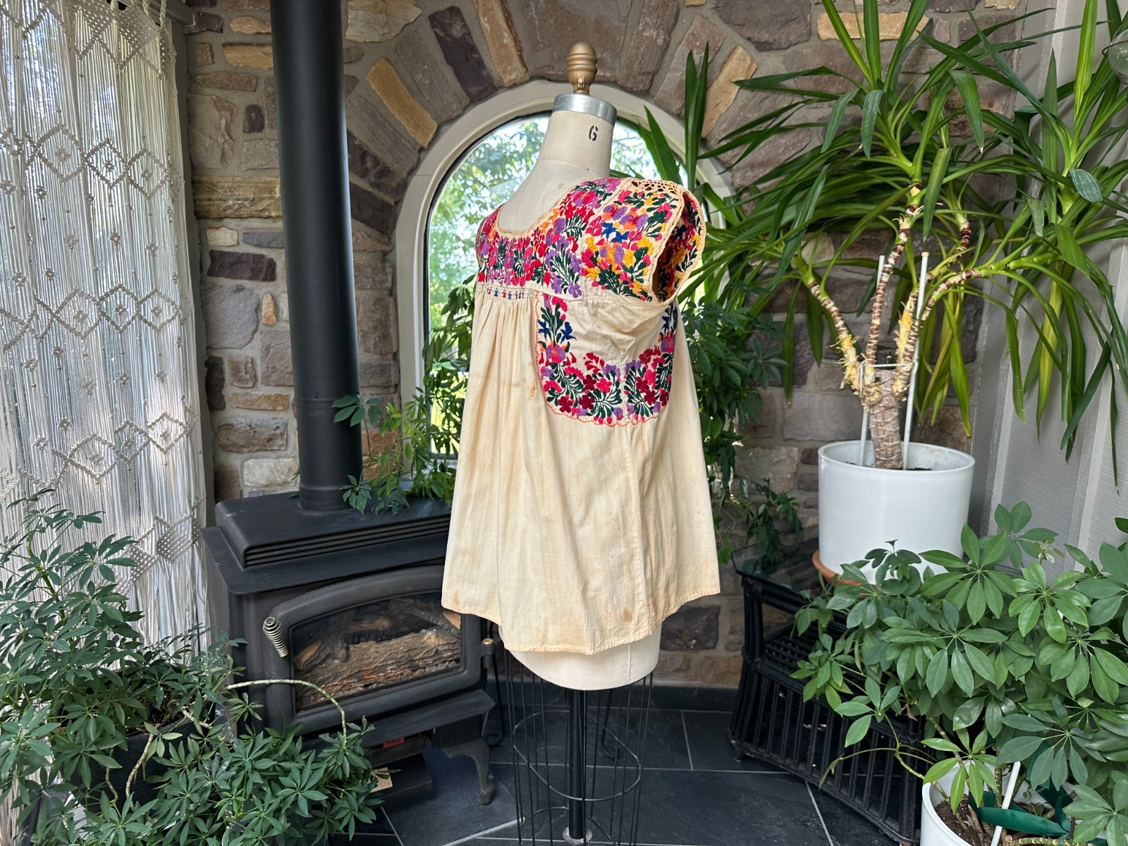 Vintage 1970s Mexican Peasant Top Hand Embroidered Figural People Wounded Bird