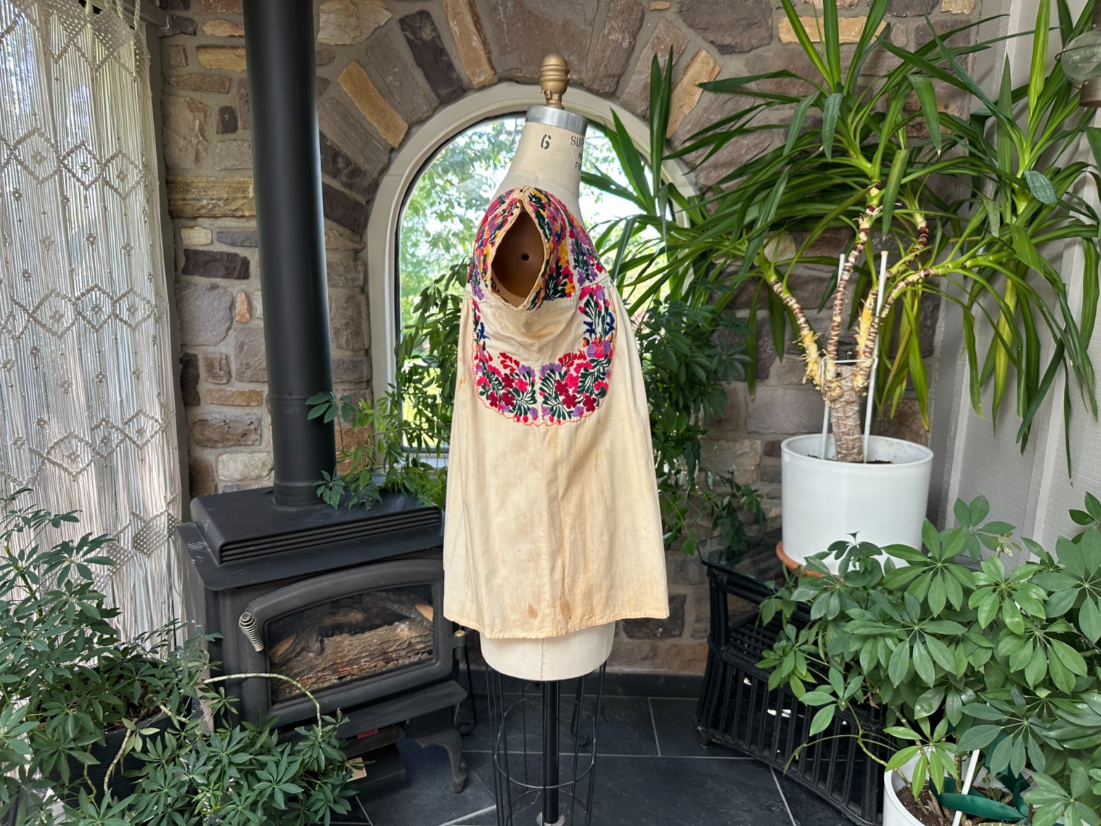 Vintage 1970s Mexican Peasant Top Hand Embroidered Figural People Wounded Bird
