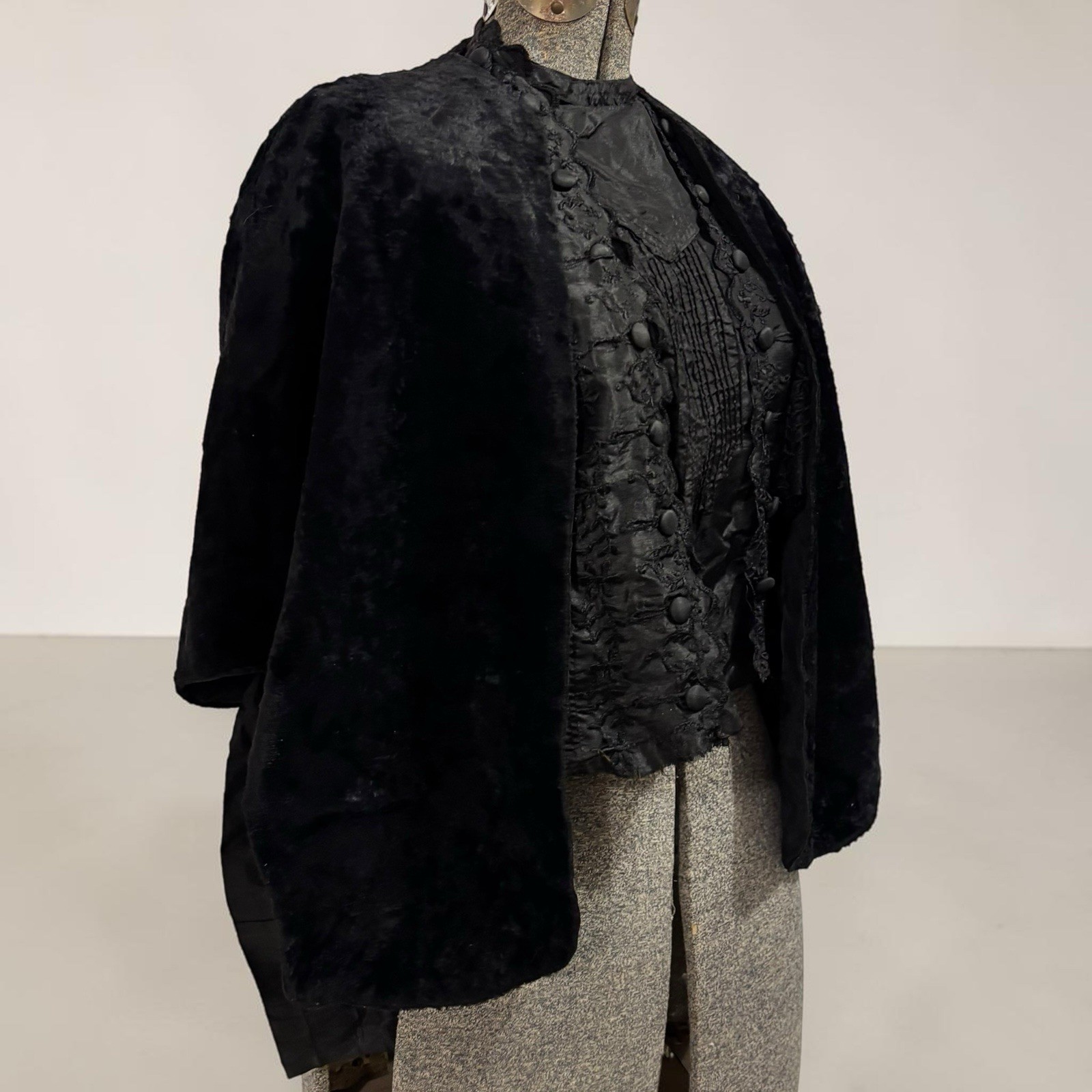 Antique 19thC Victorian Mourning Blouse Bodice Velvet Capelet Funeral Clothing