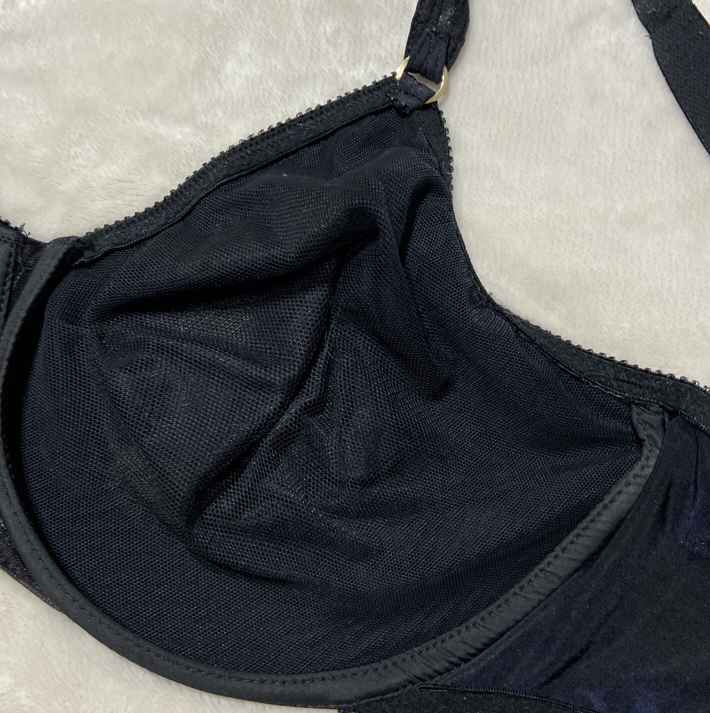 Olga~Vintage~Bra~Size 38DD~Underwire~Mesh Cup~Adjustable~35009~Black~EUC