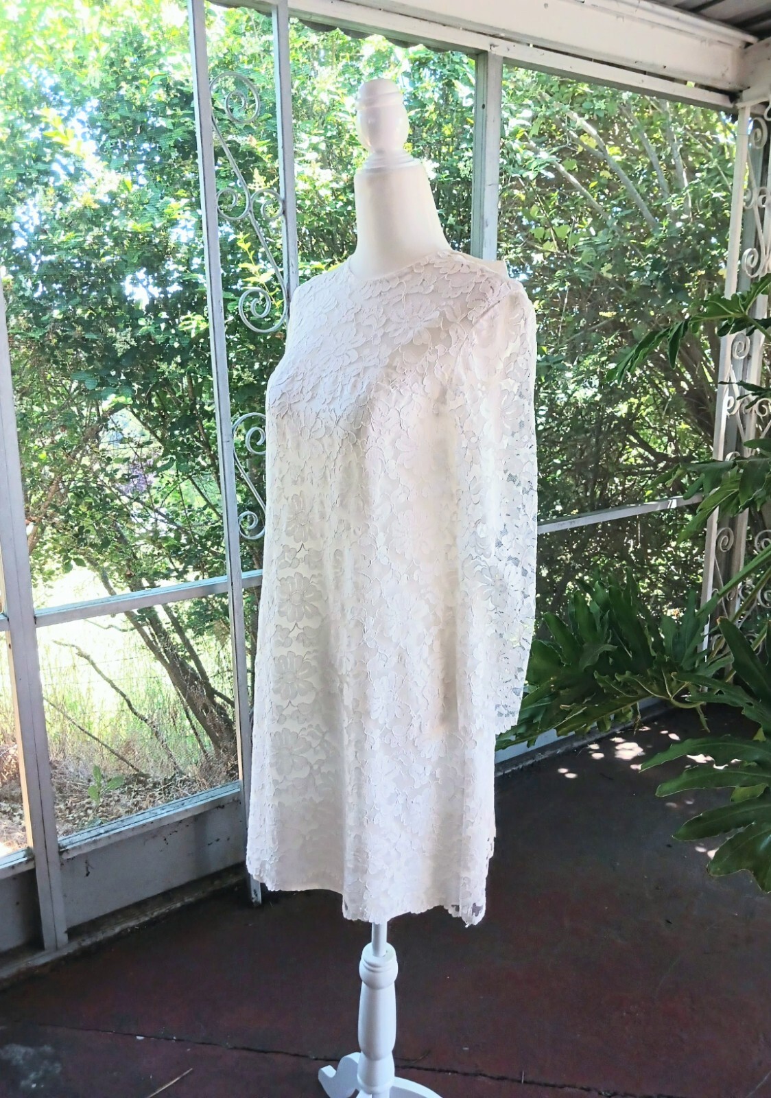 Vintage 1960&rsquo;s White Daisy Flower Chantilly Lace Mini Dress 0