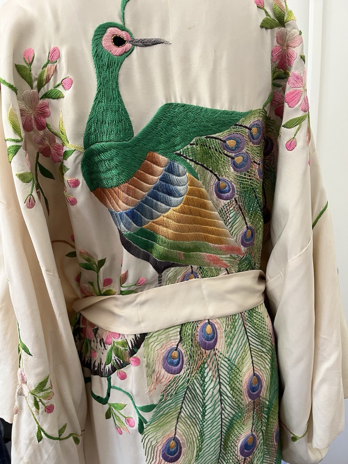 Excellent Vintage Silk Embroidered ROBE COAT M Rare