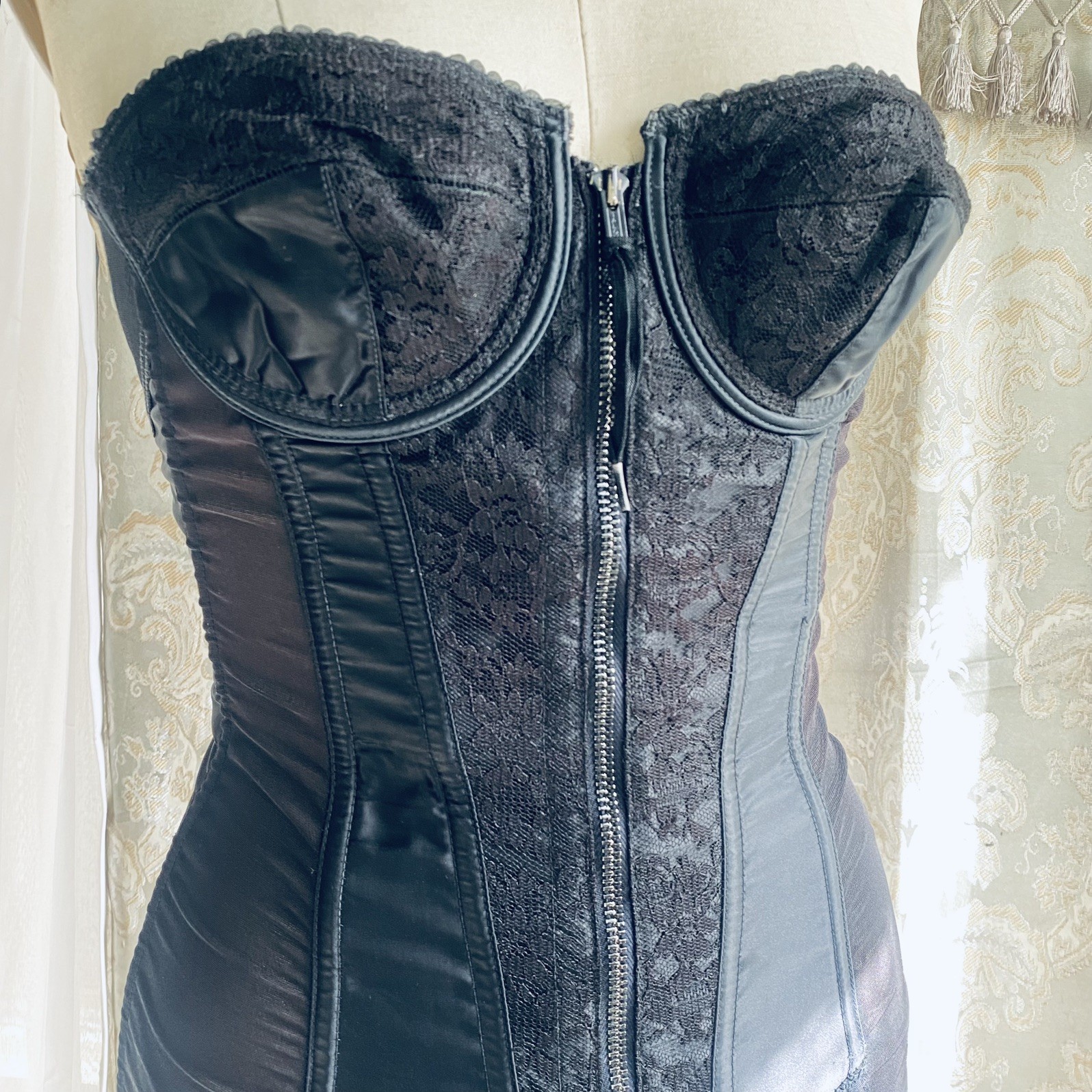 Vintage 50-60’s black strapless corset (girdle ) 34B