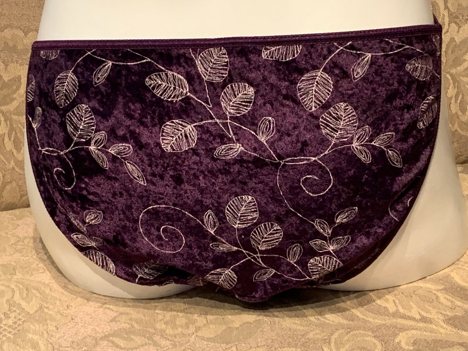 VINTAGE L.E.I. ~ PURPLE VELVET ~ LEAF STITCHED BIKINI PANTIES ~ SIZE MEDIUM 6