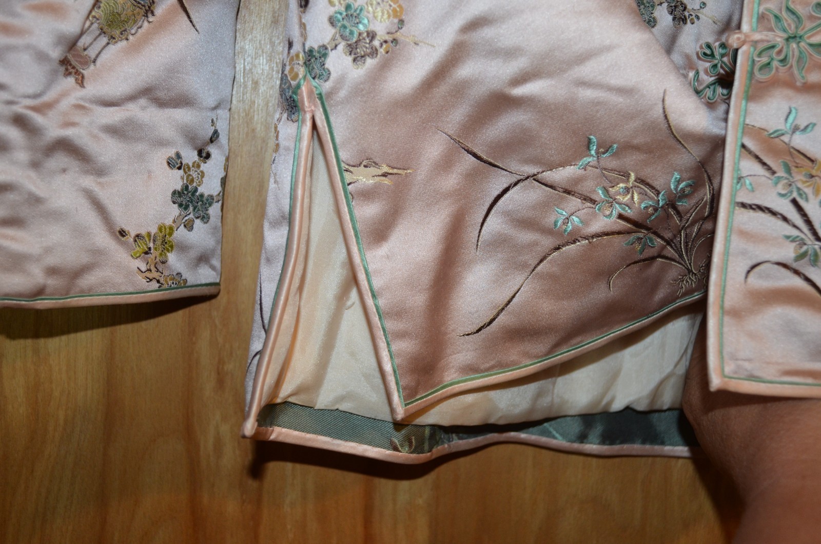 Vintage-Style Pink Satin Quilted Jacket – Floral Embroidery – Oriental Design
