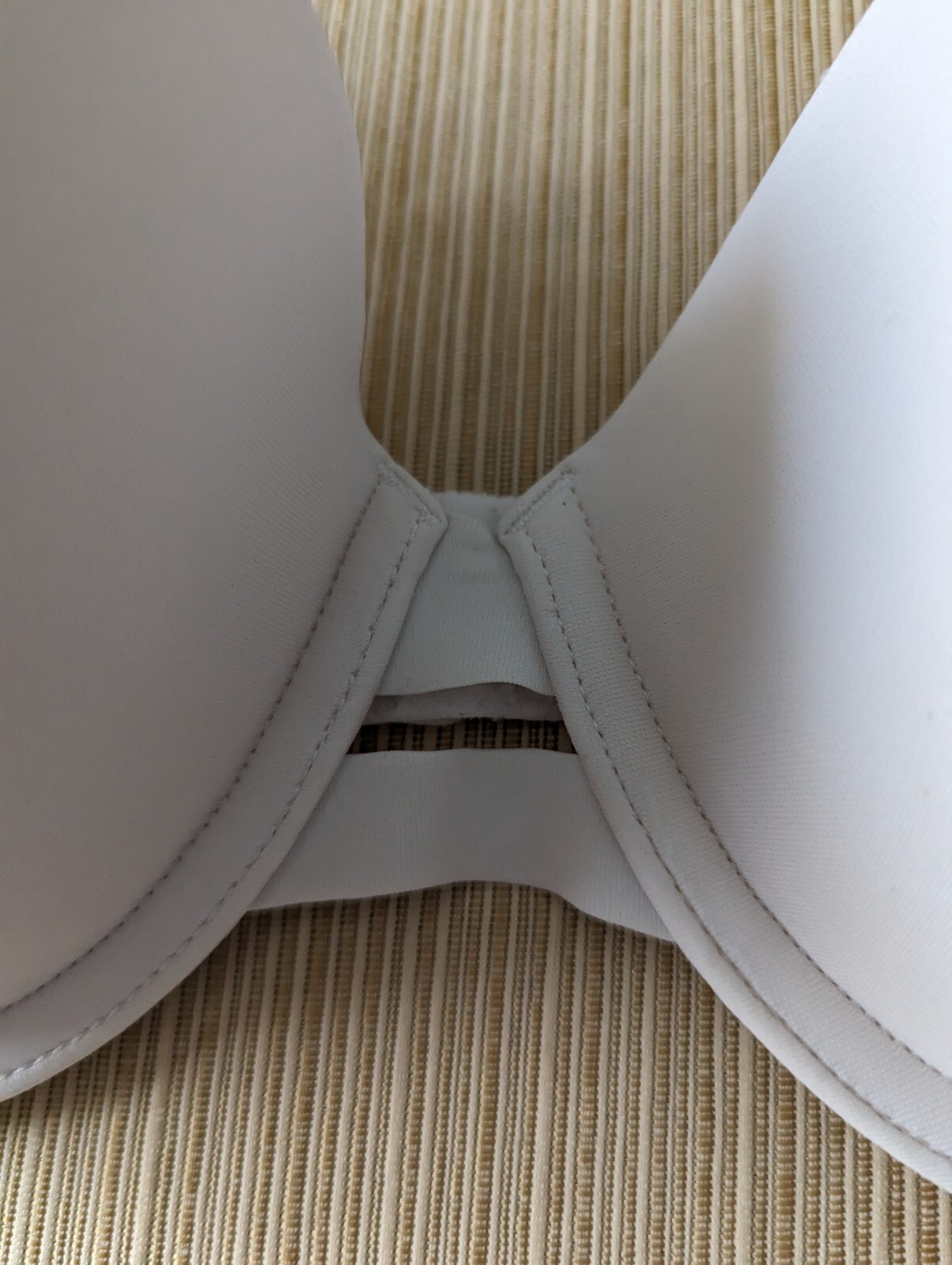 Lovely Warner&rsquo;s 3561W Extra Coverage Sides Full Cup Underwire White Bra 38 B
