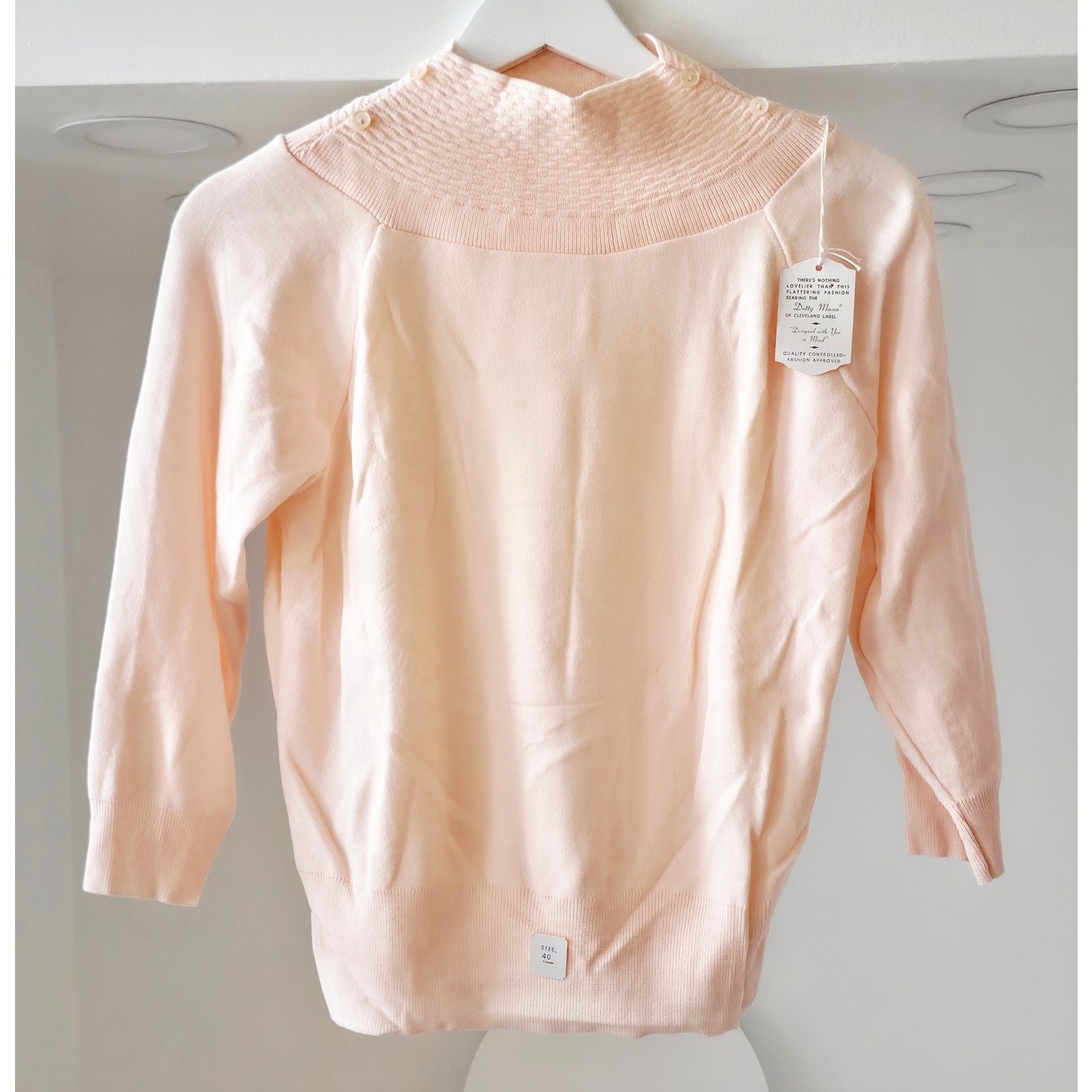 VINTAGE *NEW* 1960&rsquo;s Gorgeous Women&rsquo;s Light Peach 3/4 Sleeve Sweater Size 40