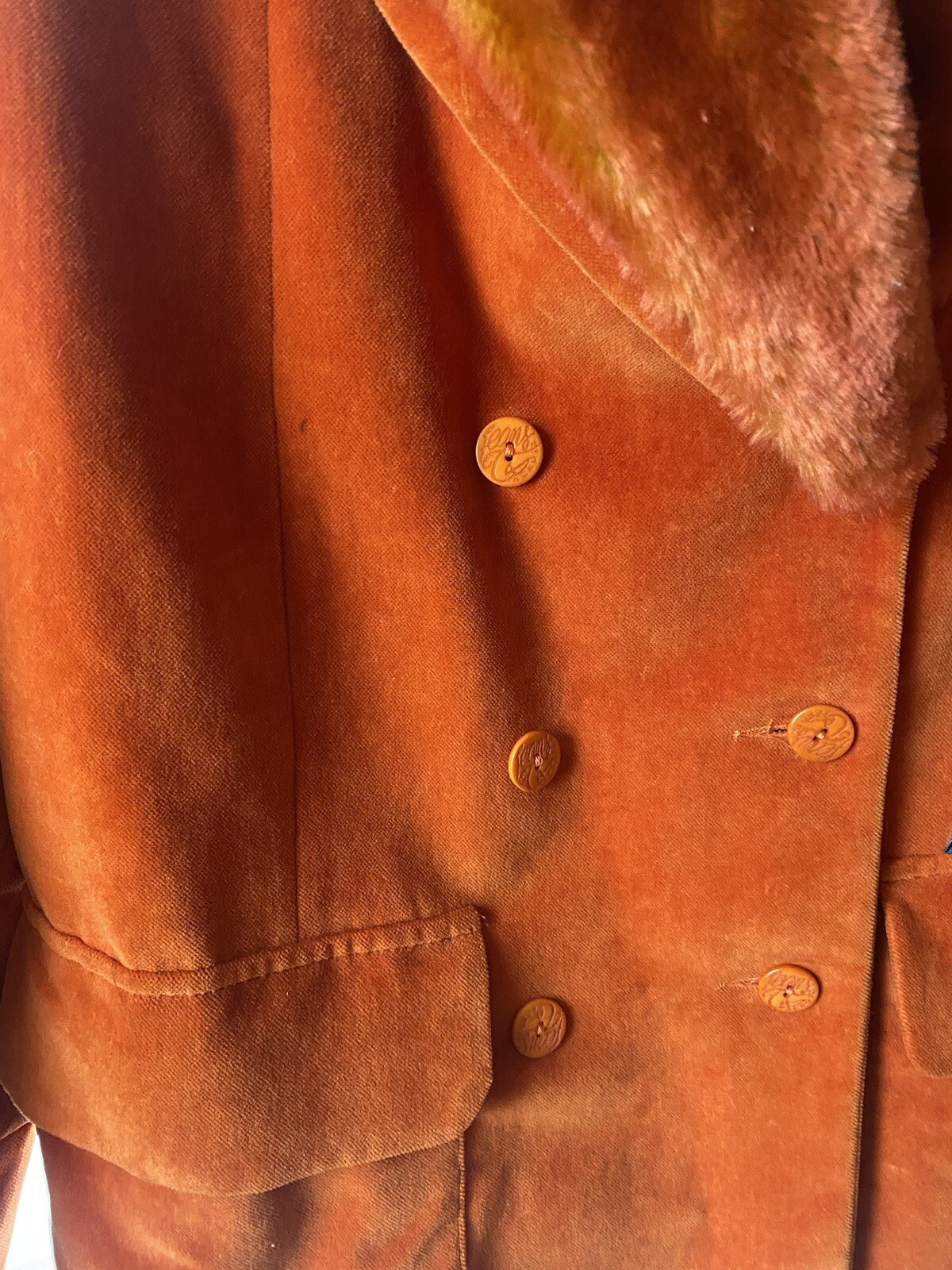 Jeans de Christian LaCroix Crushed Velvet Blazer with Removable Faux Fur Collar