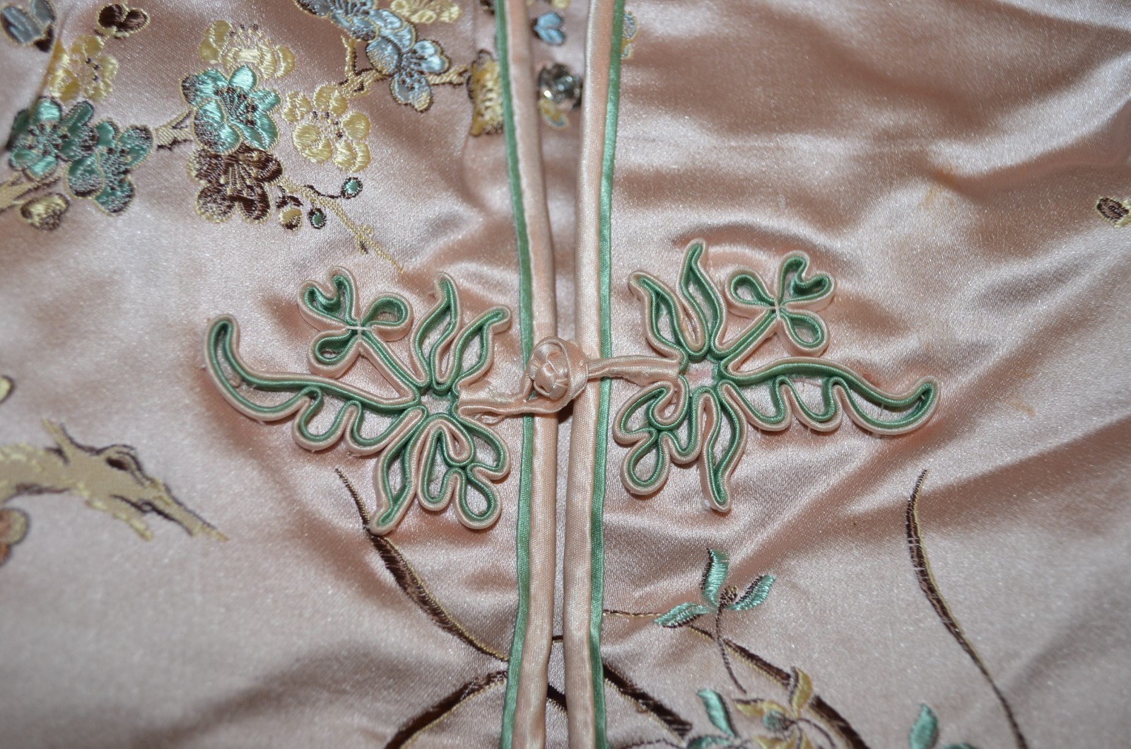 Vintage-Style Pink Satin Quilted Jacket – Floral Embroidery – Oriental Design