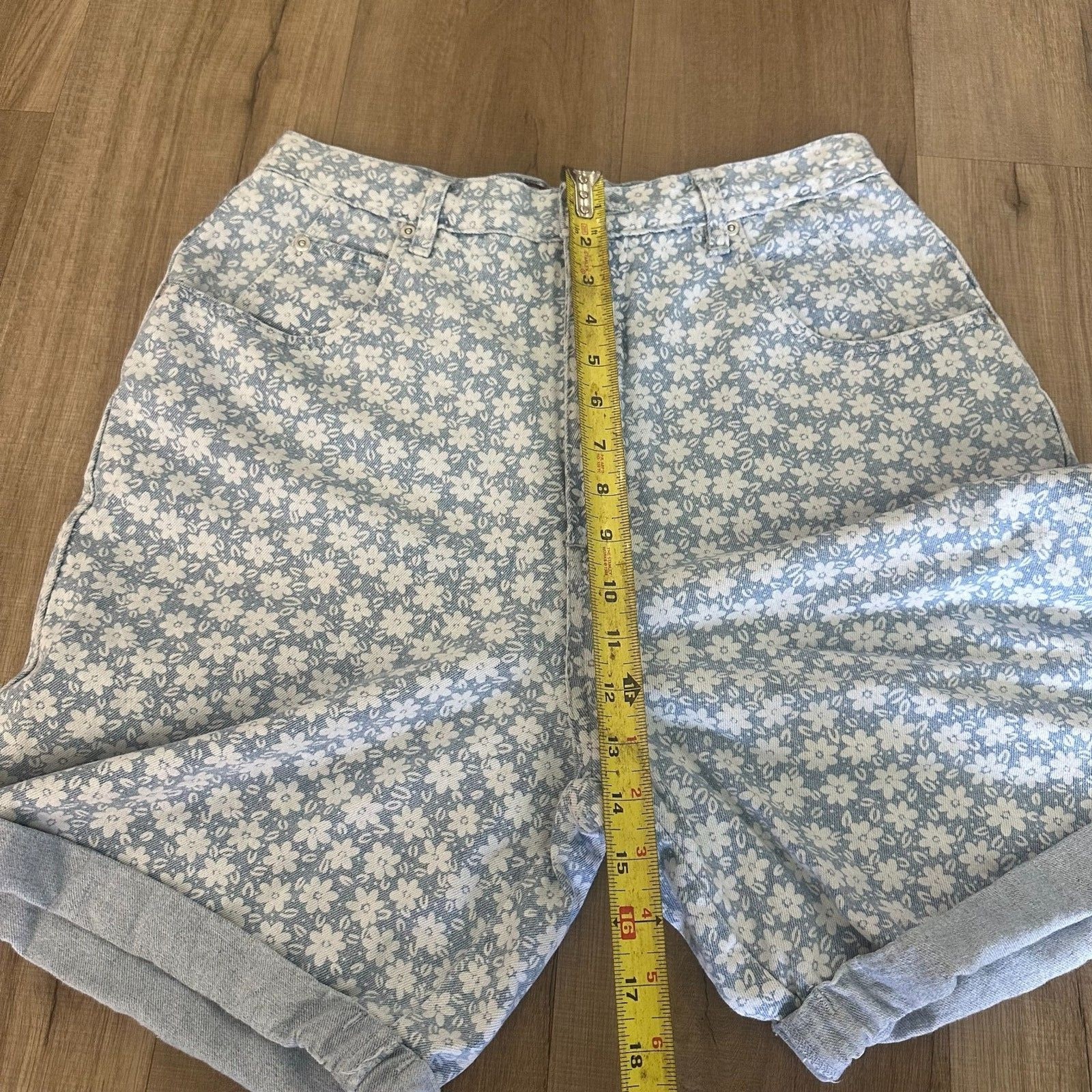 Vintage Gloria Vanderbilt Extra High Waist Floral Denim Shorts 14