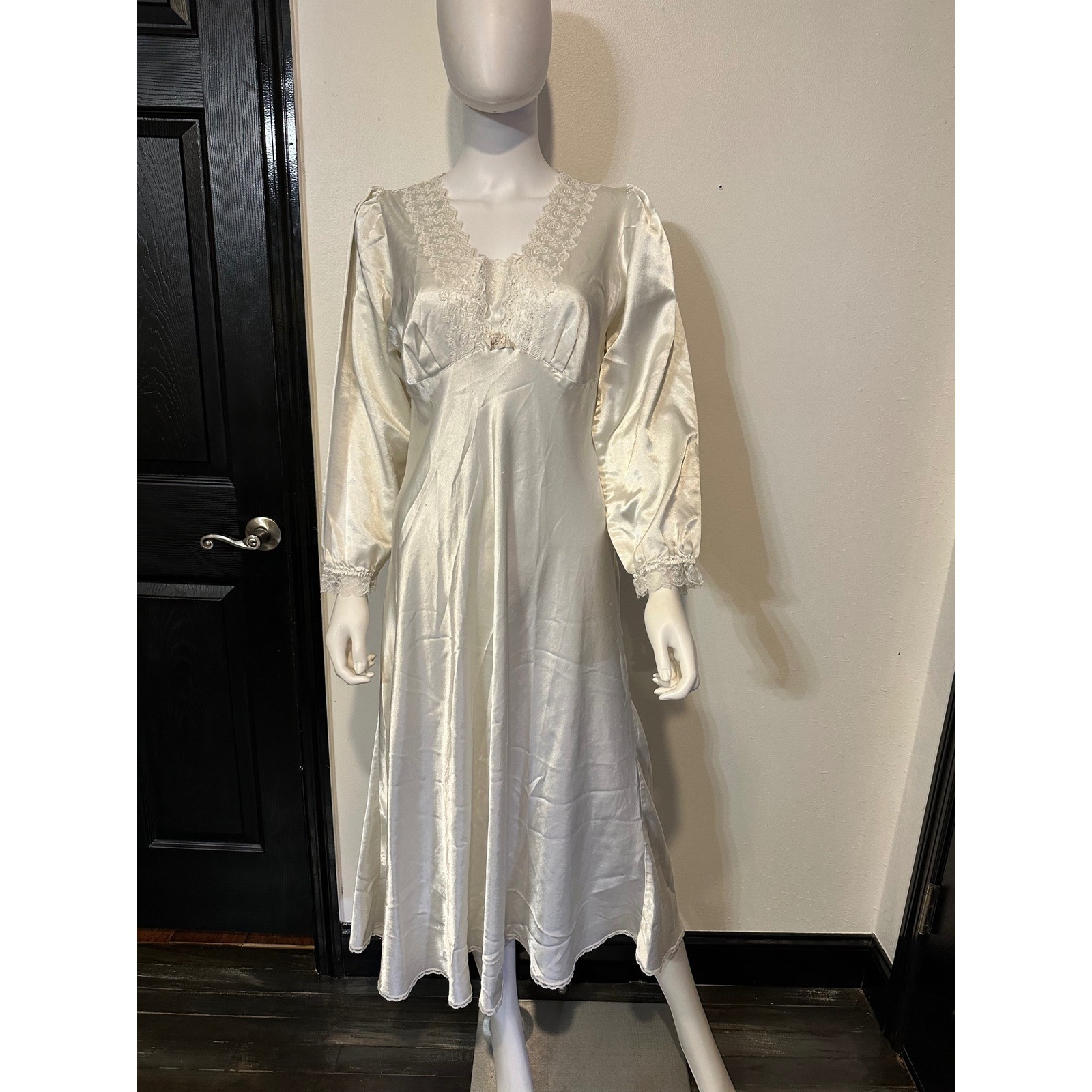 Christian Dior Vintage Ivory Satin Lace Long Sleeve Nightgown Maxi Lingerie